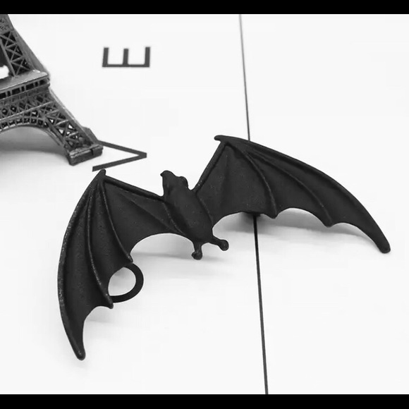 Wicked Bat Ear Cuff - Picture 5 of 5